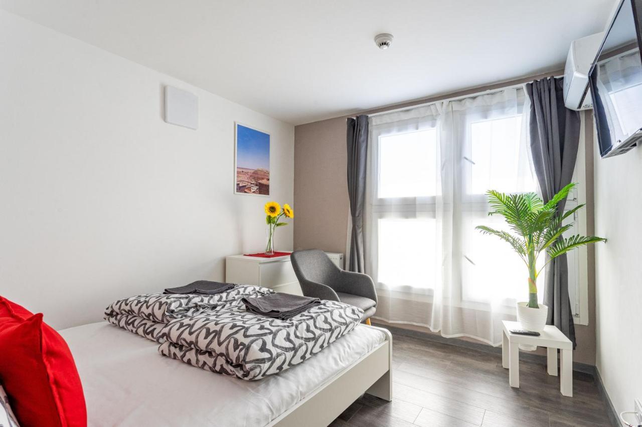 Rakoczi 4 Bedroom Centre Apartment — Photos 2